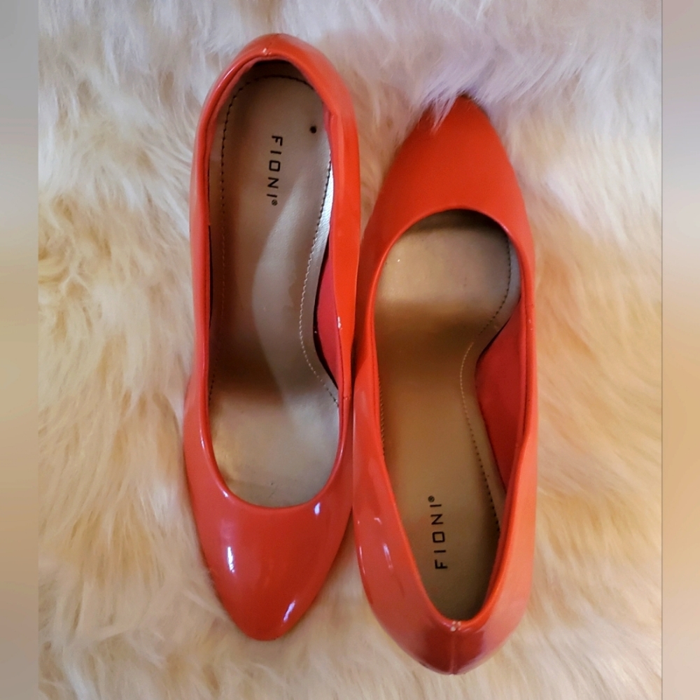 Fioni Coral Patent Pumps Sz 6 Practically Brand New!